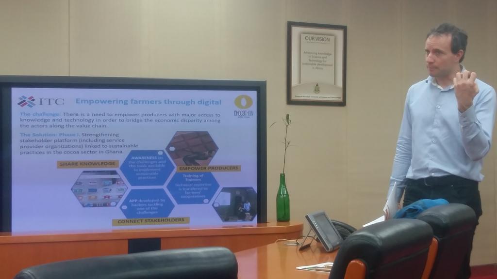 ITC is empowering farmers through digital.
-Share Knowledge
-Connect Stakeholders
-Empower Producers

<a href="/MathieuLamolle/">Mathieu Lamolle</a> -Senior Advisor Sustainability Standards &amp; Value Chains, T4SD, ITC- presenting @ Institute of Distance Learning in #KNUST, #Kumasi. 

#Chocothon