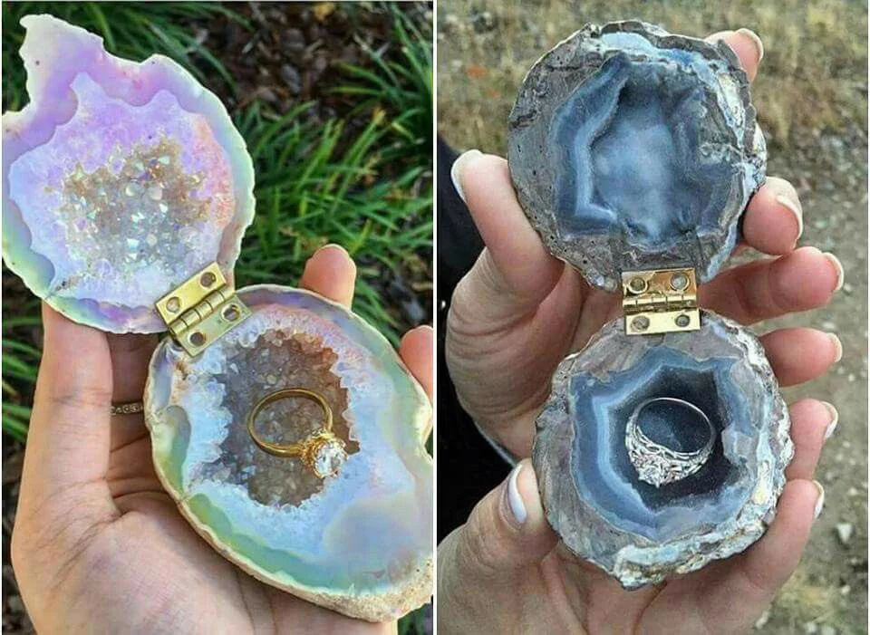 宝石付きの指輪をなんと水晶などの中に入れて渡せる新発想がステキｗｗ