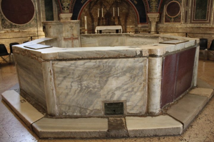 MUERMonument's tweet photo. Il Battistero Neoniano è uno dei più antichi monumenti della città di #Ravenna che custodisce al suo interno bellissime decorazioni in marmo, stucchi e mosaici. @RavennaTourism > https://t.co/amLg5wlC4N
#MUERMonument #monumentiaperti #Ravennacity #RavennaMosaici https://t.co/XpXl63Dz8U