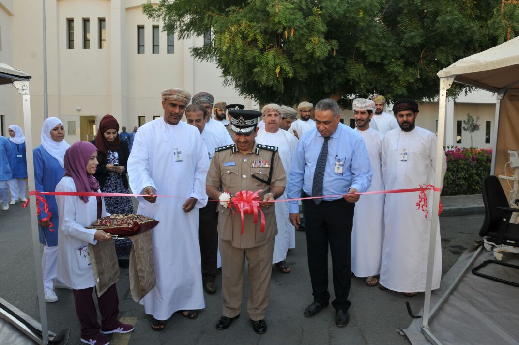 CDAA_OMAN's tweet image. إفتتح العقيد .مهندس /مدير عام الإسعاف فعاليات معرض الإسعافات الأولية والاطفاء بتنظيم من مستشفى خولة
 بمحافظة #مسقط بالتعاون مع #الهيئة_العامة_للدفاع_المدني_والاسعاف وتستمر فعالياته لمدة ( 3 ) أيام .