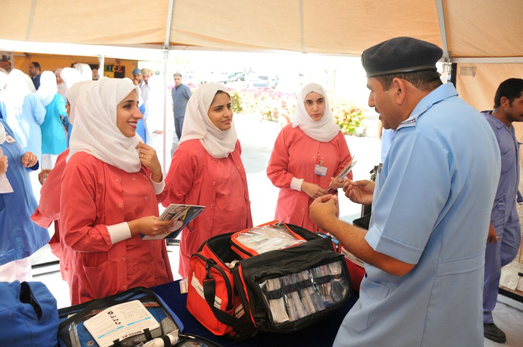 CDAA_OMAN's tweet image. إفتتح العقيد .مهندس /مدير عام الإسعاف فعاليات معرض الإسعافات الأولية والاطفاء بتنظيم من مستشفى خولة
 بمحافظة #مسقط بالتعاون مع #الهيئة_العامة_للدفاع_المدني_والاسعاف وتستمر فعالياته لمدة ( 3 ) أيام .