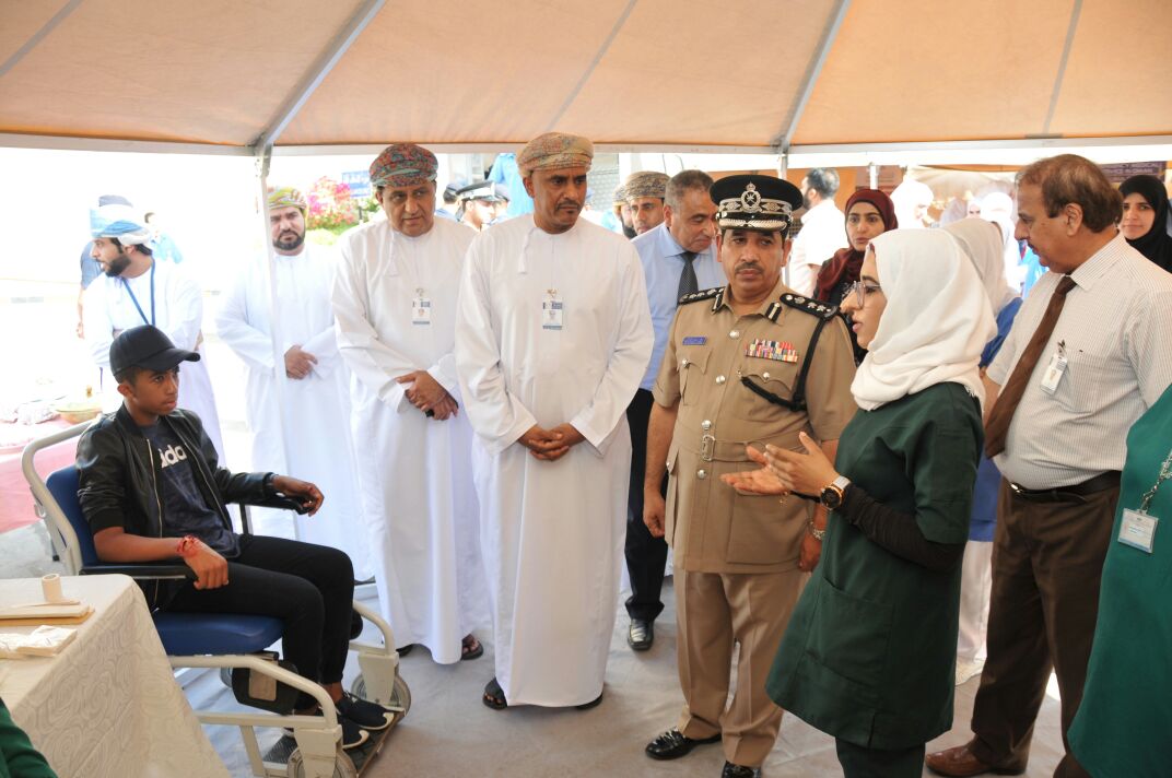 CDAA_OMAN's tweet image. إفتتح العقيد .مهندس /مدير عام الإسعاف فعاليات معرض الإسعافات الأولية والاطفاء بتنظيم من مستشفى خولة
 بمحافظة #مسقط بالتعاون مع #الهيئة_العامة_للدفاع_المدني_والاسعاف وتستمر فعالياته لمدة ( 3 ) أيام .