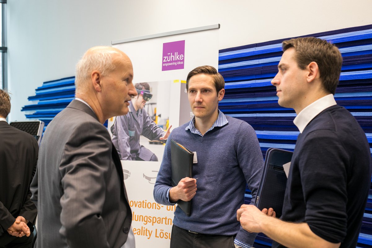 MSFT_BusinessDE's tweet photo. Neben spannenden Keynotes und Fachpanels gibt es auch eine Reihe von Infoständen unserer @MSPartnerDE, wo man sich individuell über Lösungen und Wege der #Digitalisierung informieren kann: heute beim #industry40day bei @MicrosoftDE. #IoT #DigitaleTransformation https://t.co/QuN3FuAhN6
