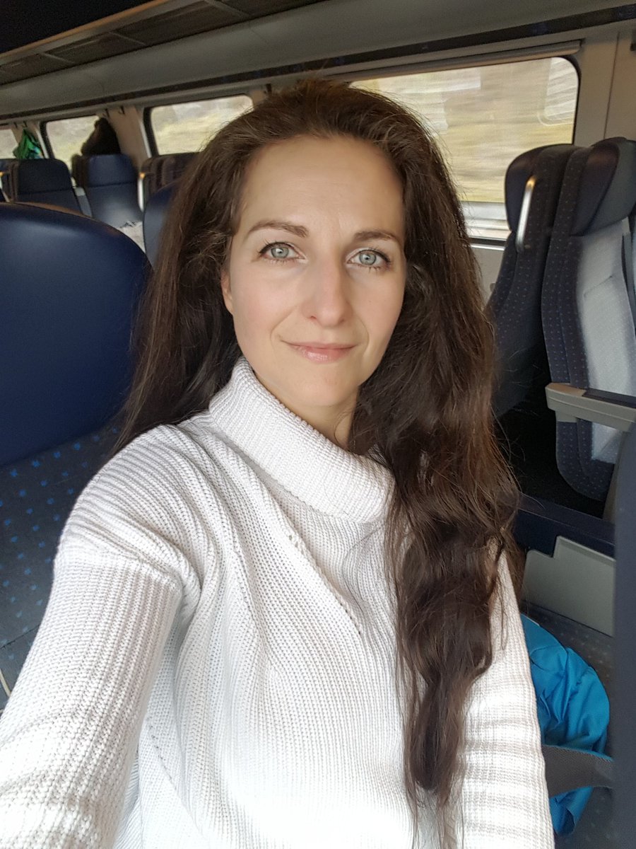 NancyHolten's tweet photo. ❤Einsatz für die Tiere ❤
Jetzt auf dem Weg zur #BaslerFasnacht mit #OlivierBieli und Team #FüreineFasnachtohneTierleid die Pferde zu filmen und zu fotografieren.
Für eine #Zukunft ohne Tiere an lauten Veranstaltungen. ❤ #NancyHolten #vegan
#NancyHolten #govegan #vegan https://t.co/rd74FiCvAK