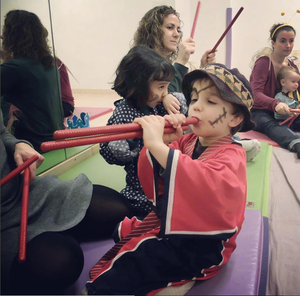 MusicTogetherB's tweet photo. During carnaval we let our imagination fly. Now its time to #keeponhumming in #musictogetherbarcelona :) #tryafreesession https://t.co/YuDYzUvgOX