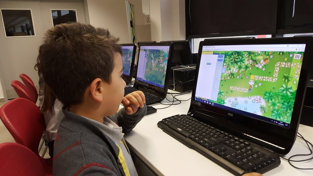 bhcshr_samlise's tweet photo. 1. sınıf öğrencilerimiz kodlama dersinde eğlenceli etkinlikler yapıyor. #codingbk #hourofcode #runmarco https://t.co/bUt3sgge7t