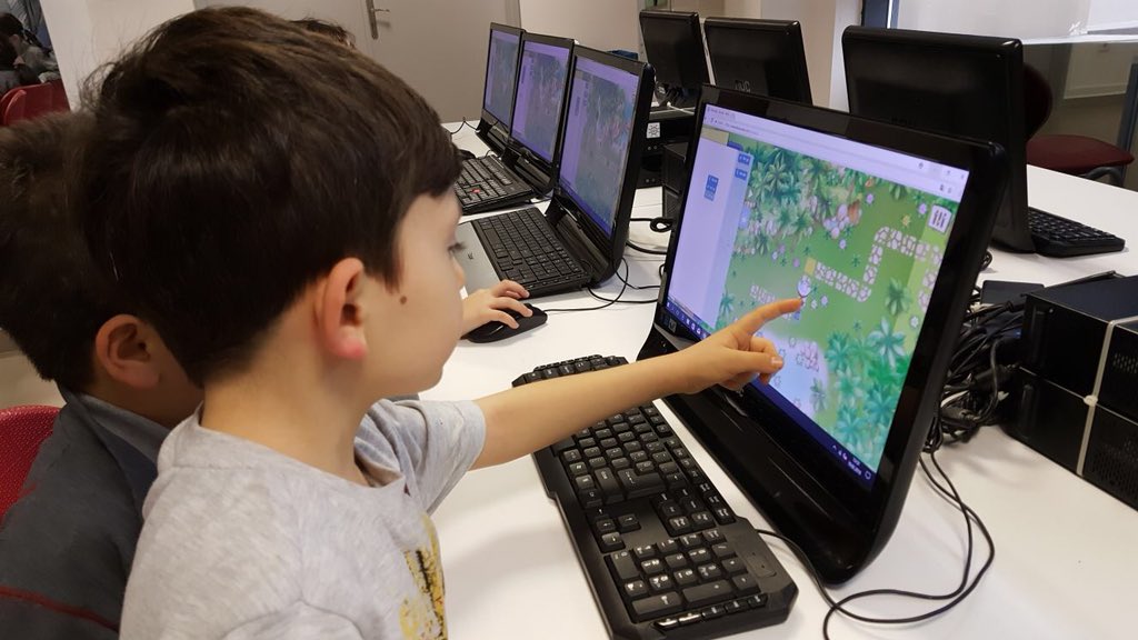 bhcshr_samlise's tweet photo. 1. sınıf öğrencilerimiz kodlama dersinde eğlenceli etkinlikler yapıyor. #codingbk #hourofcode #runmarco https://t.co/bUt3sgge7t
