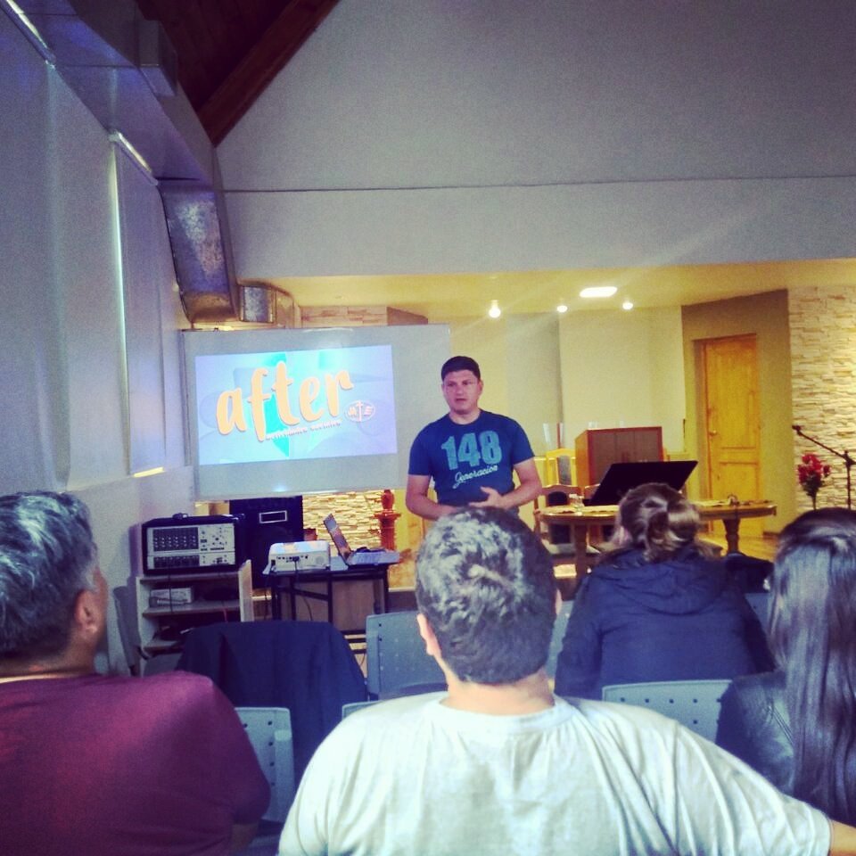 quinonesmarcelo's tweet photo. Compartiendo el discipulado #G148  con líderes jóvenes de Río Gallegos y el Calafate. https://t.co/8bTbkagHYw