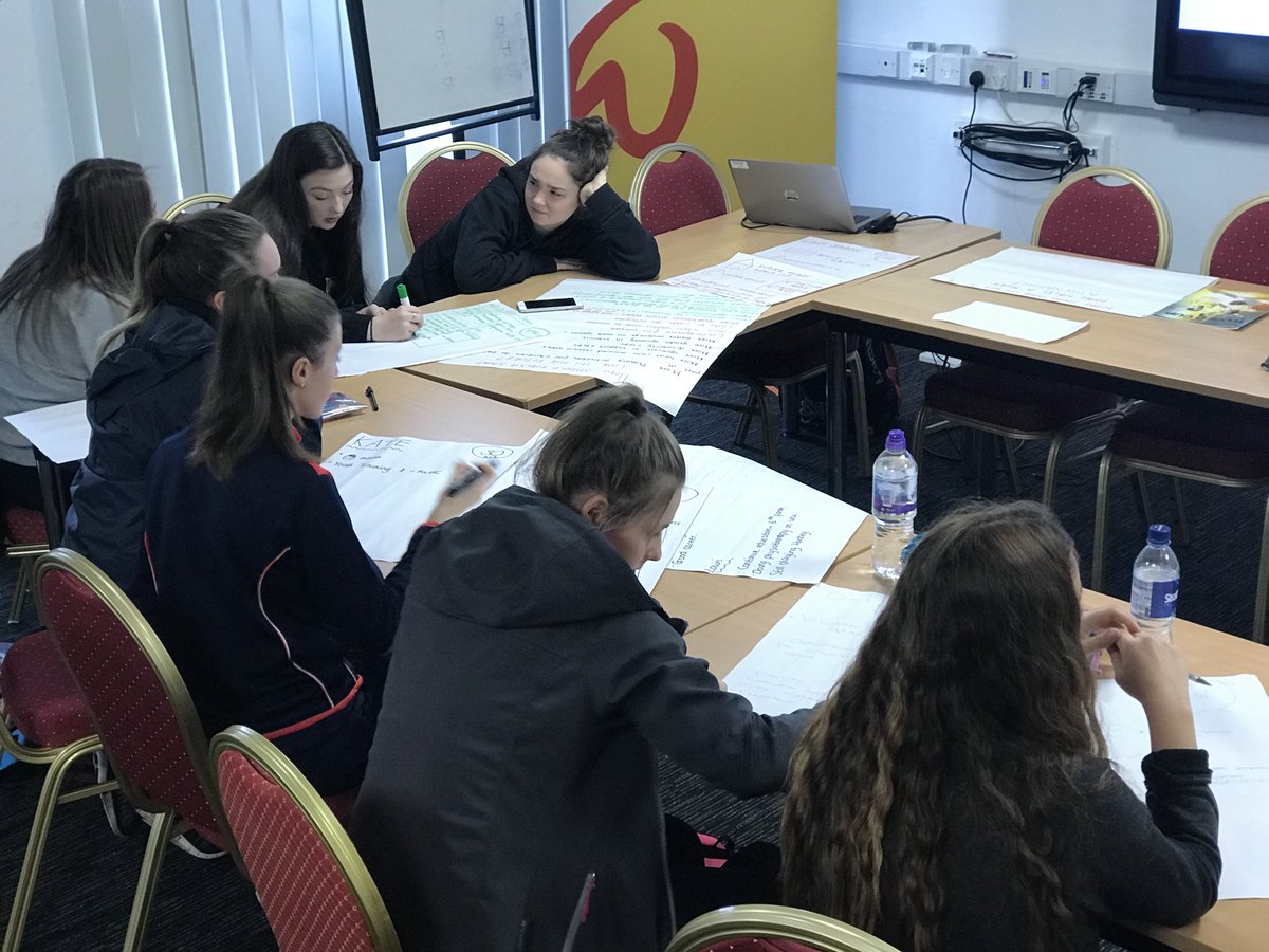 HannahBevan23's tweet photo. Our @HockeyWales Young Ambassadors developing their personal case studies, presenting the fantastic work they’ve done over the last few months 🙌🏼👏🏼🏑 

#committment 
#leadership 
#rolemodels 
#impact https://t.co/eGqVtoX6fF
