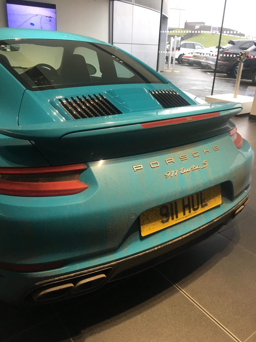 A Dirty Porsche means A Well Driven Porsche 🙌🏻
☝🏻
Porsche 911 Turbo S looking amazing @SilverstoneUK Porsche Experience Centre

👌🏼
Watch this space
👍🏻
#getoutanddrive #porsche911turbos #porscheexperience #silverstone #silverstoneporscheexperience #silverstoneclassic