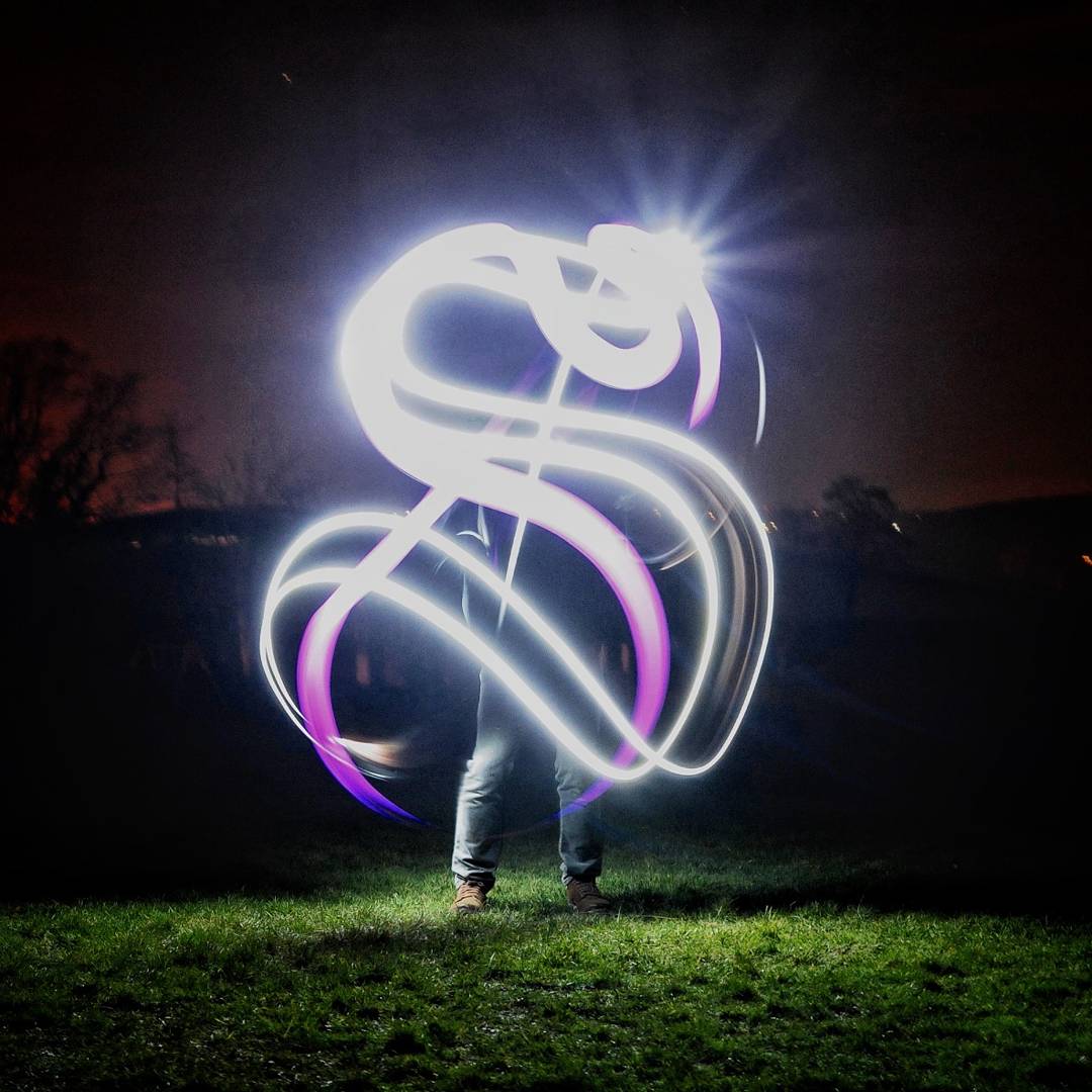 Ian_Barnard's tweet photo. Most people go out to dinner or to the cinema or just watch TV on a Saturday night. Me, I run around a park pretending my torch is a light saber calligraphy pen with my photographer friend Adam Mart. First try experimenting with this technique. https://t.co/r9uLXoOkEy