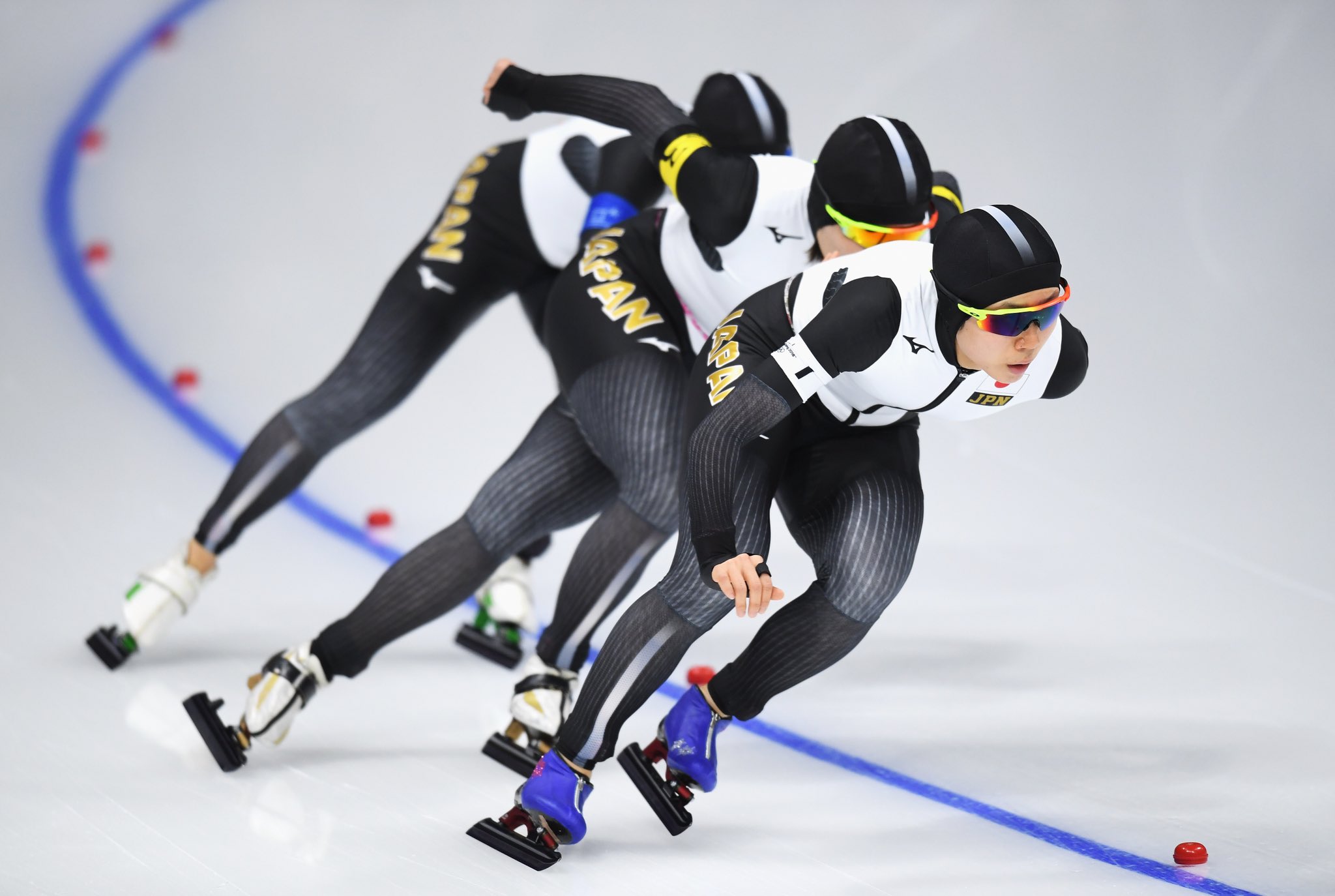 オリンピック スピードスケート 女子チームパシュート準々決勝にて 日本は2位でフィニッシュし21日の準決勝進出を決めました 高木美帆選手 高木菜那選手 菊池彩花選手 佐藤綾乃選手のメンバーで日本はチームエントリーしています