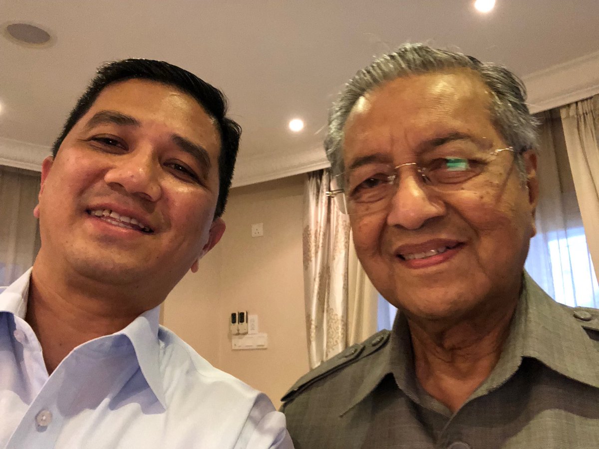 AzminAli's tweet photo. Mengunjungi Tun @chedetofficial petang ini. Ceria dan bertenaga untuk bersama menjana perubahan demi rakyat dan negara. https://t.co/61I7PHVwqr