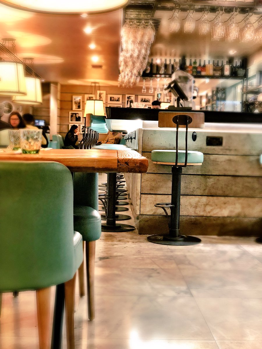 melanieburnett_'s tweet photo. @Ginofantastico @GinoRestaurants @ginoresteuston bellissimo 👌🏼 Perfecr place to eat and for my catch up with  @WakeDrinks @millionair_mag  @NetworkRailEUS #foodie #Ginodacampo https://t.co/xQfJtG5DVY
