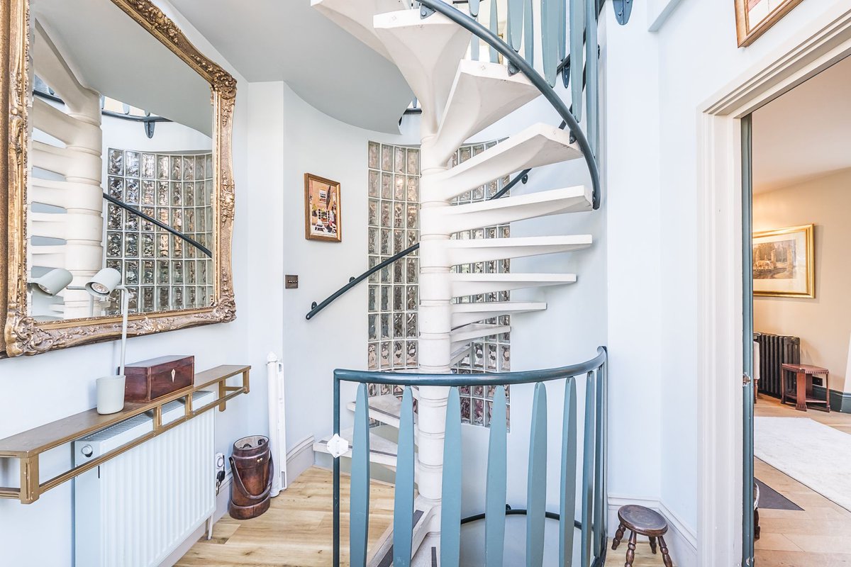Originally a former Coach House, this four bedroom property has unique features throughout and is very bright and spacious. #ShepherdsBush, #Hammersmith Broadway and Olympia are also within close walking distance as is <a href="/westfieldlondon/">Westfield London</a> socsi.in/y6V5K