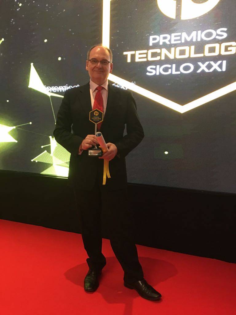 SOMBiotech's tweet photo. Dr. @raulinsa received the Hito Tecnológico (Technological Milestone) award at the Premios Tecnología Siglo XXI 2018 Gala in Madrid on February 15, 2018 on behalf of @SOMBIOTECH. Indeed, an amazing achievement for the company! 👏🏼🏆 https://t.co/R6dN6o5B4w