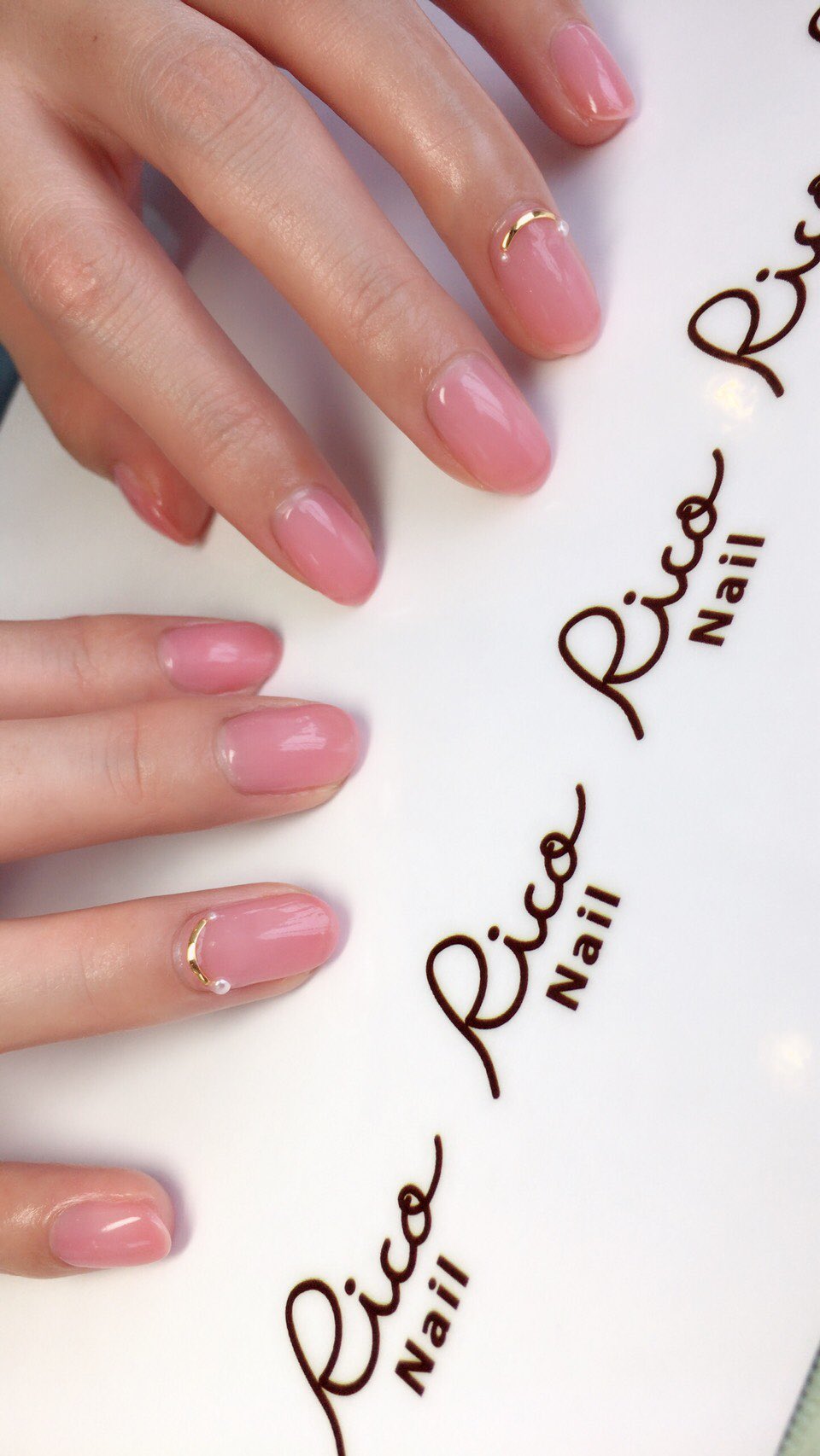 Rico Nail Sur Twitter クリア感のあるピンクでうるうるネイルに シンプルだけども女子力高い系オフィスネイルです 担当 坂井 3 680 シェラックネイル シンプルネイル オフィスネイル ピンク ワンカラー ルビケイト導入サロン ブローチェリコ リコネイル