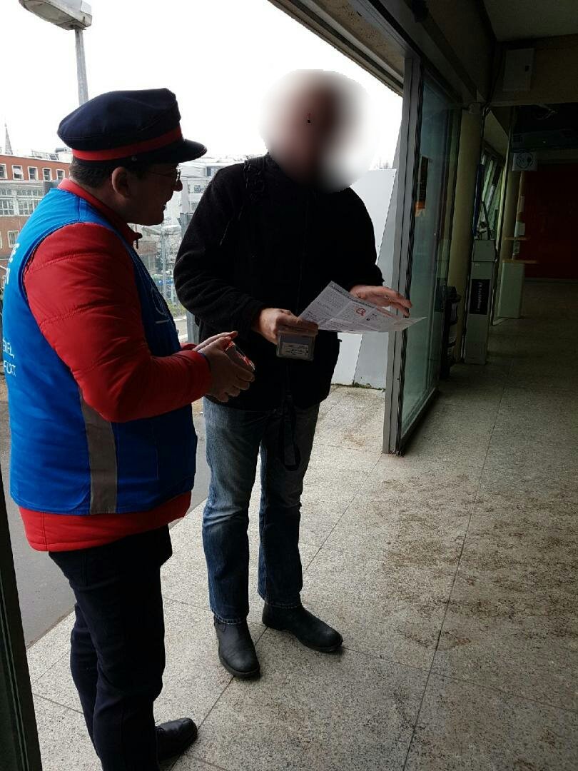 EMLLsud's tweet photo. Nous sommes présents à St Cloud pour vous informer sur les travaux en cours et à venir, vous guider dans vos achats et vous diriger dans vos déplacements. @PaDesrousseaux @dydrac2011 https://t.co/wCf60GBmNm