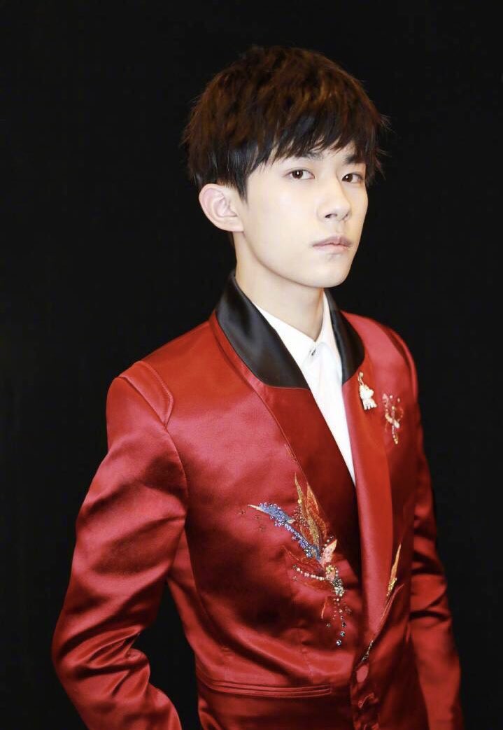 chaihe711's tweet photo. Red is my favorite color because of you, #JacksonYee . Happy Chinese New Year🤗️🤗️ https://t.co/mlqPBAKOCm
