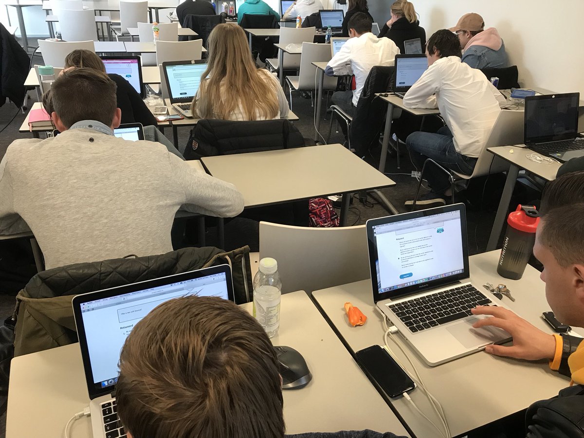 erdincsacan's tweet photo. 40 studenten van #minordigitalmarketing zijn bezig met 0-meting Digital Marketing kennis van @sqillzer https://t.co/1gJw6Mbv2X
