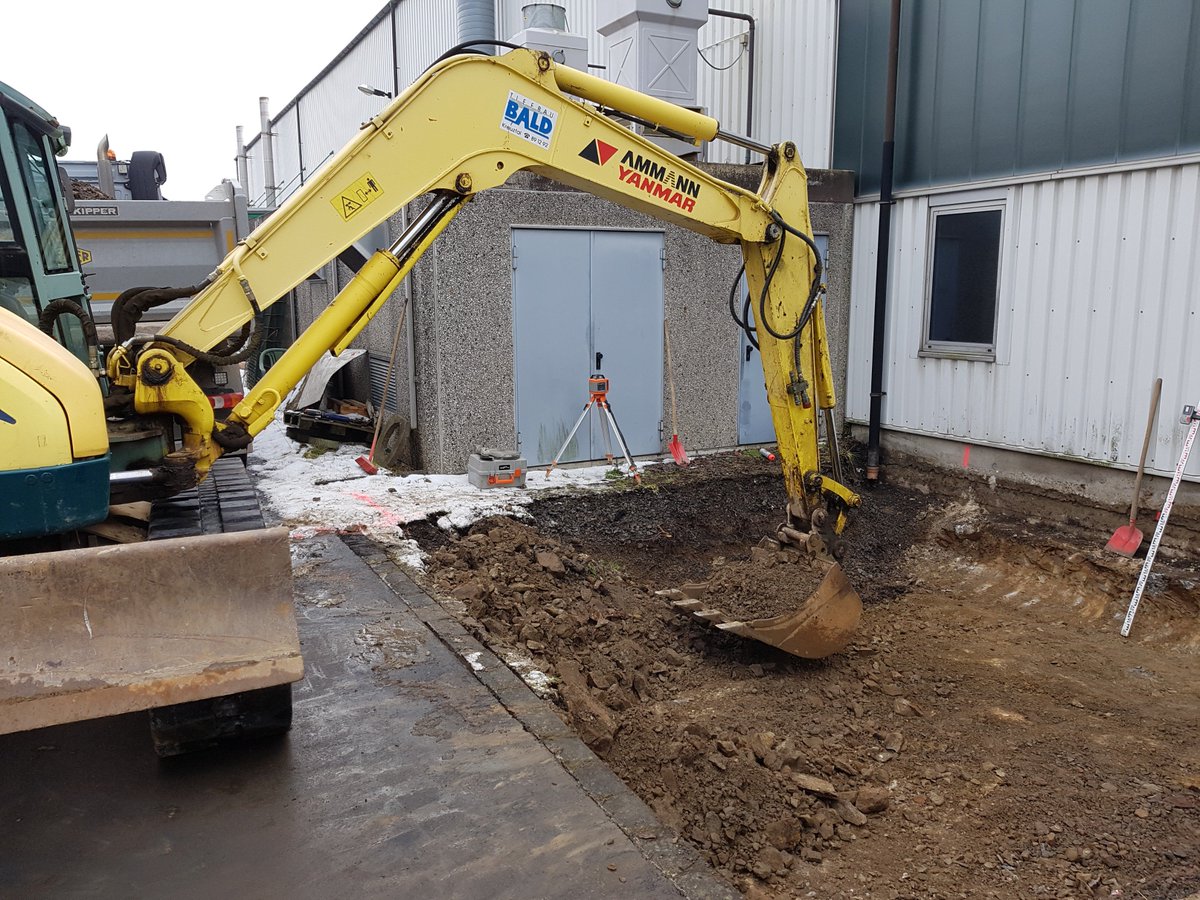 Heute begannen die Arbeiten für die #Erweiterung unser #Trafostation. Mit der neuen Trafostation erweitern wir nicht nur unsere #Kapazitäten sondern schaffen auch eine #Rückfallebene bei Ausfall unser bestehenden Station. #Redundanzen werden immer wichtiger. #Aluminium #Druckguss