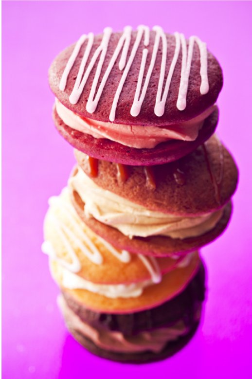 bwydadiodcymru's tweet image. Os ydych chi yn @Gulfood yna dewch draw i stondinau Cymru Wales am lawer o ddanteithion blasus #cacennau #siocledi #bwydadiodcymru