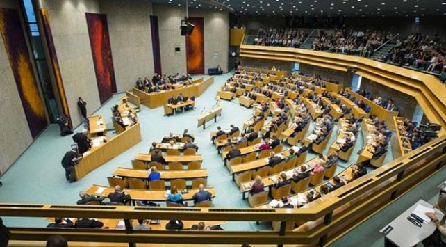 Hollanda’nın ‘Ermeni soykırımı’ hazırlığına karşı Türk avukattan başvuru

Türk avukat Melih Akkurt, Hollanda Parlementosu’nun 1915 olaylarını Ermeni soykırımı olarak tanımaya hazırlanmasının ardından Hollanda Parlementosu Dilekçe Komisyonu’na başvurdu.