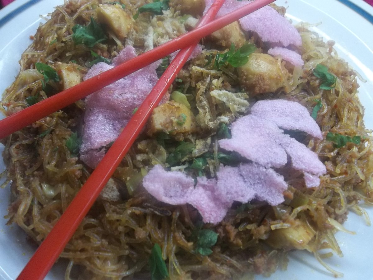 afareen_afa's tweet photo. "BIHUN GORENG BAKSO UDANG" from AFA_KITCHEN #homemade #bihun #kulinerpayakumbuh #kulinersumbar #foodie #indonesianfood #foodtography #likeforshare #foodamology #foodshare #instagood #instafood #likeforfollow https://t.co/MsTqeJI2FR