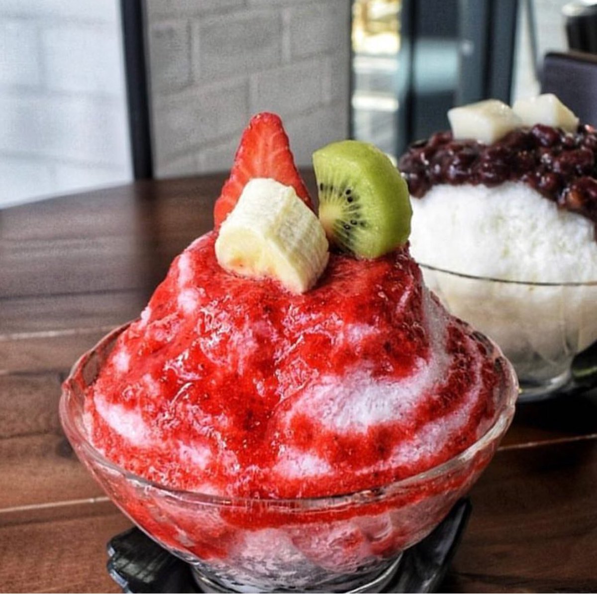 MealTop's tweet photo. Double tap if you would like to try Korea’s authentic Bingsoo! 🍓@kala.jamoon https://t.co/6Pdo0telFN