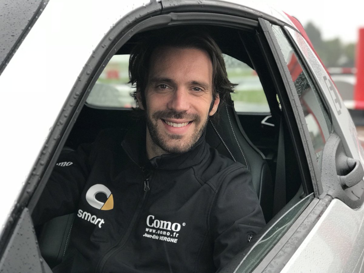JeanEricVergne's tweet photo. En direct du @RKCkarting avec @ComoSmart pour le comparatif #smartEQ vs #smartBrabus ⚡️⚡️⚡️#Comosmart #JeanEricVergne https://t.co/xms5AzYp2A