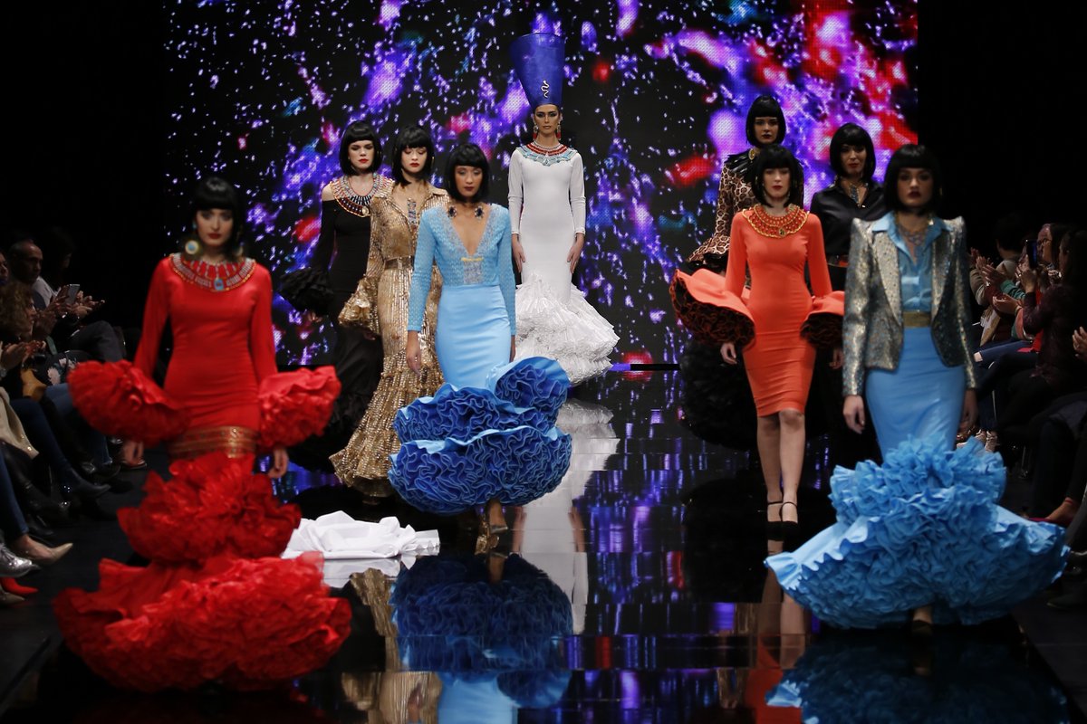 Dar voz a aquellas firmas que deseen adentrarse en el mundo empresarial de la moda flamenca. Ese es el objetivo de la fundación <a href="/emprendelunares/">emprendelunares</a>, y la pasada edición de <a href="/simofsevilla/">Simof</a> desfilaron para que viéramos sus diseños. 
Ya en la web el resumen.

bit.ly/simof2018-empr…