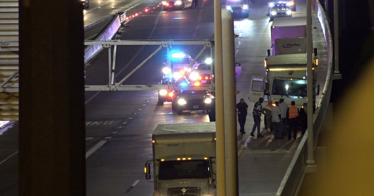 dallasnews's tweet image. U.S. Postal Service truck driver shot and killed on I-30, Dallas police say dallasnews.com/news/crime/201…