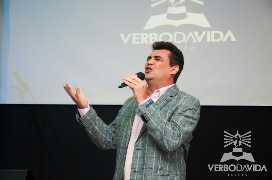 "Lançando sobre ele toda a vossa ansiedade, porque ele tem cuidado de vós." (1 Pedro 5.7.) Deus cuida de você! #Louvor #Adoração #DaviSilva #APáginaVirou 🙏🎶🎤 <a href="/davisilvalouvor/">David Silva</a>