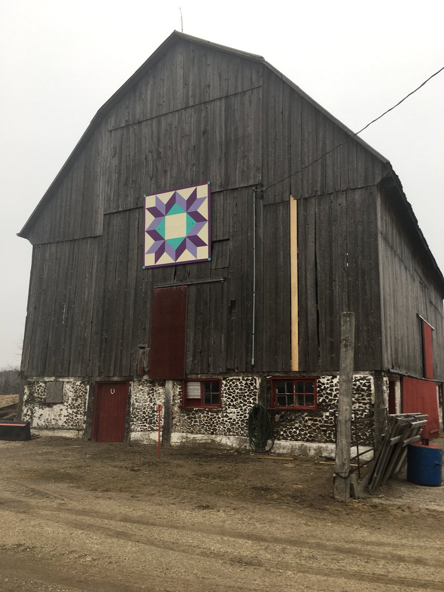simcoecountyTSC's tweet photo. Barns in Simcoe Couty are getting even prettier!!!! 😍😍 #SimcoeCountyBarnQuiltTrail #ColourfulCommunities #PublicArt https://t.co/vEZ6XI102i