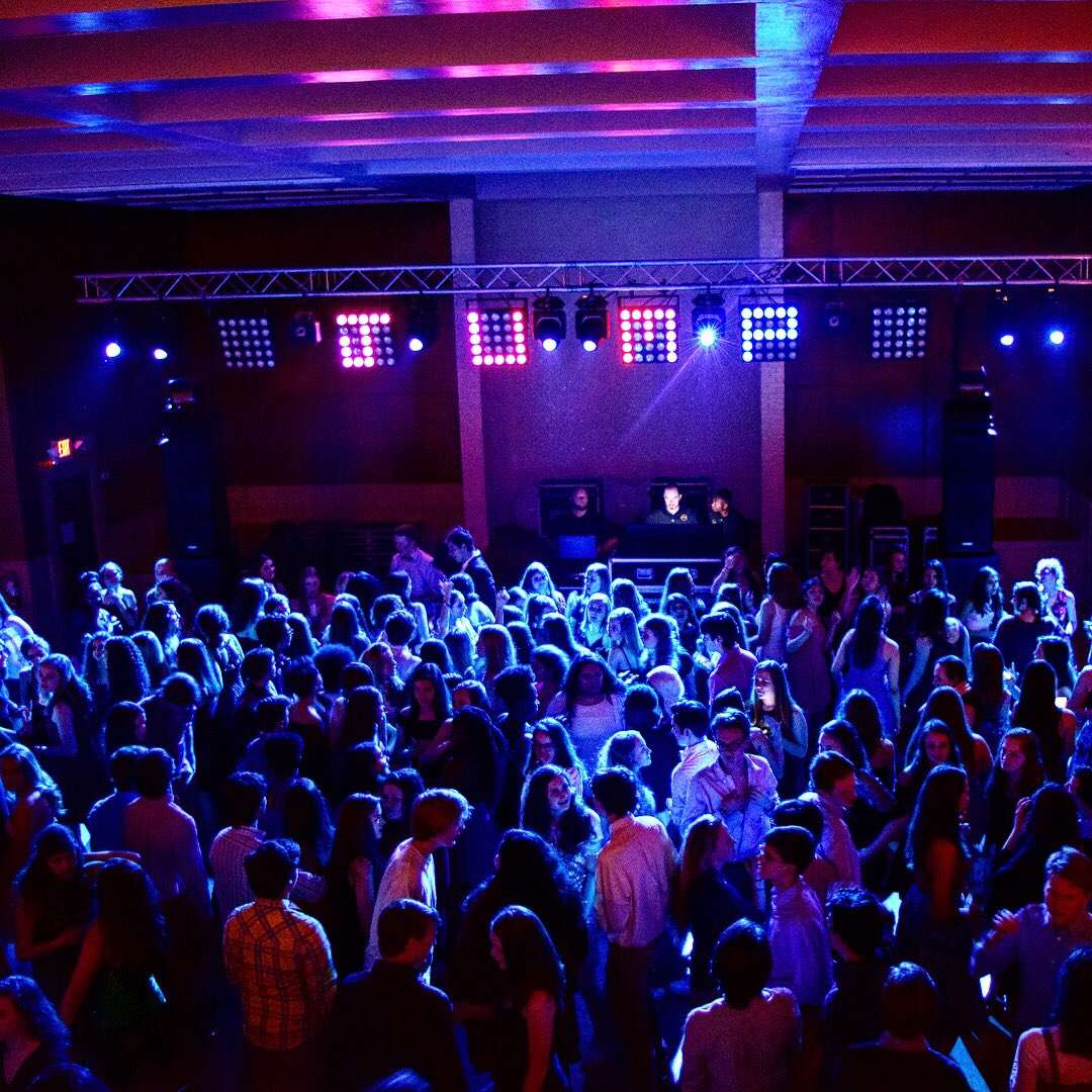 EventsByLive's tweet image. The #EventsByLive Team brought a touch of class to #SweetgrassEventCenter for #Wando’s 2018 #WinterSemi! #CHSEvents #Uplighting #EventLighting #EventProduction #ElationProfessional #ChauvetProfessional