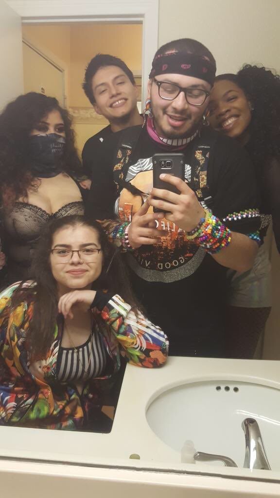 Tamya_Shanelle's tweet photo. So far, one of the greatest nights I’ve ever had. #myfirstrave 🤯 https://t.co/CaJd4Fh6YE
