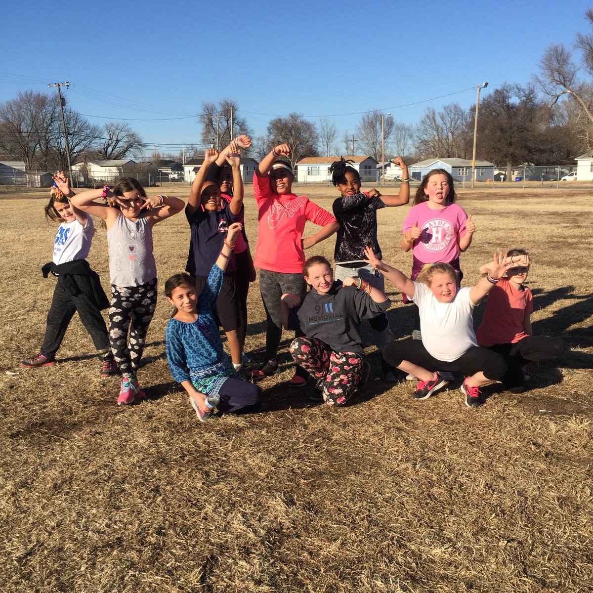 misskeplinger's tweet photo. Check out the lap counter bracelets on these girls! #GOTR #westwood475 https://t.co/WbfFoNFORc