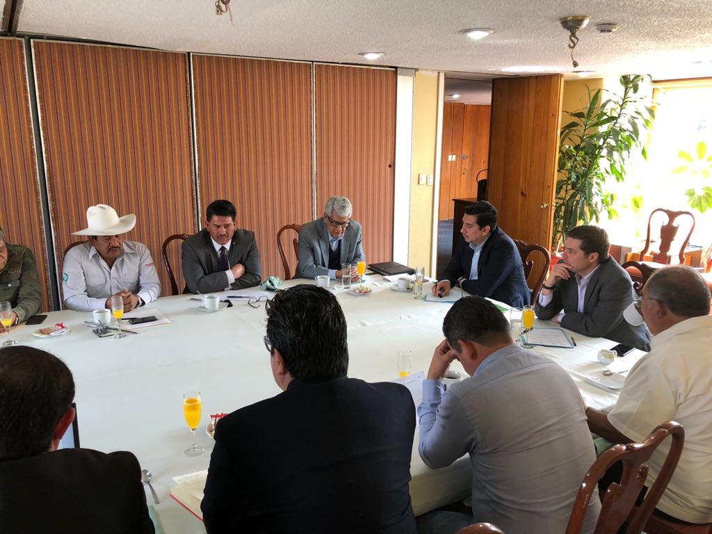 Nuestro Director General <a href="/enriquemym/">Enrique Martínez y Morales</a>, en reunión de trabajo con integrantes del Consejo Mexicano para el Desarrollo Rural Sustentable, órgano de planeación y evaluación de programas de fomento agropecuario y desarrollo rural  sustentable del Gobierno Federal. Buen #InicioDeSemana