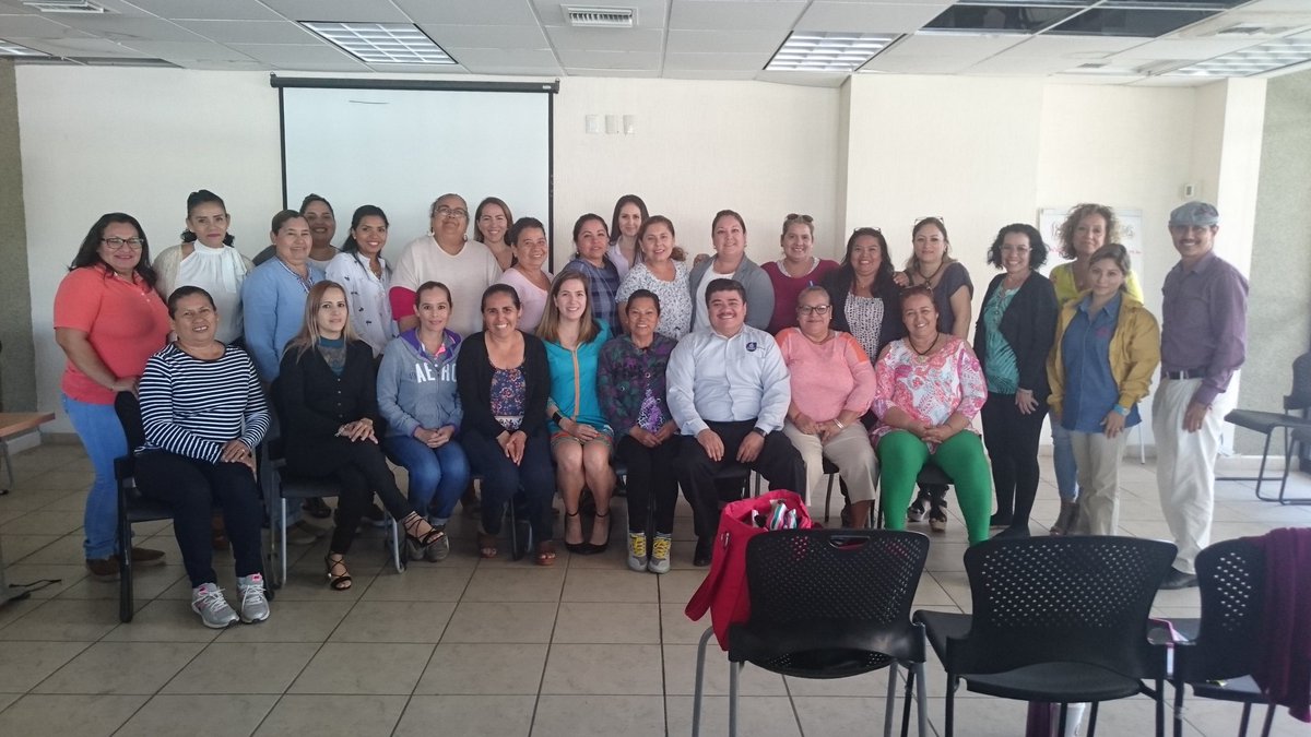 dalilacs4's tweet photo. La #soyZ75 y la Región agradece @psicomuro21 por impartir el taller EDUCACIÓN EMOCIONAL.
condición para equilibrar  conocimiento y ser humano.
Grato coincidir con compañeras y sobretodo aprender en colaboración 
#Asertivad #Comunicación #Emociones #Sentimientos #Aprendizaje https://t.co/DGveBcqsps