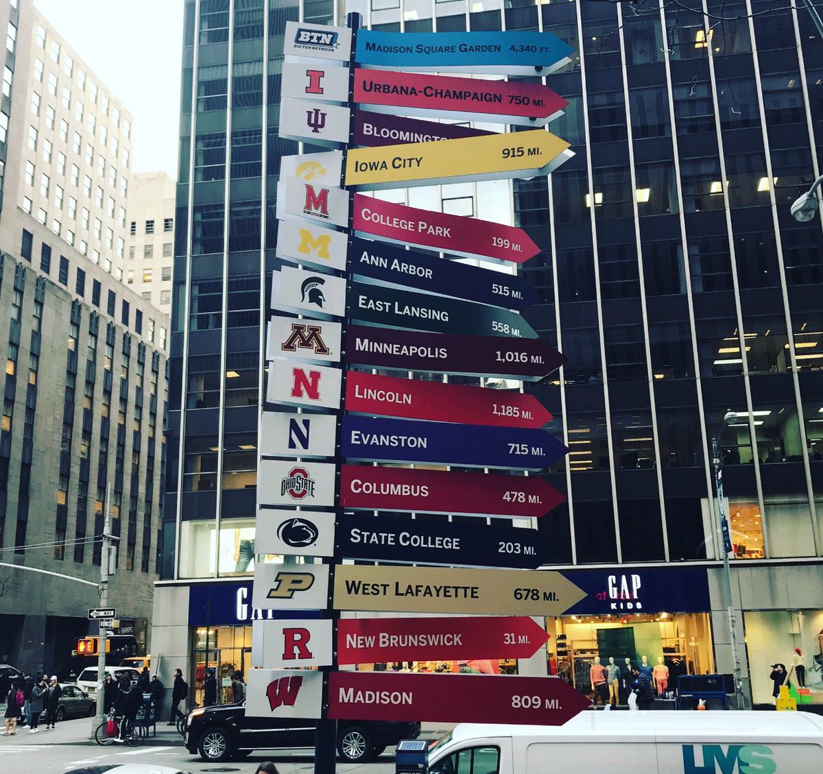 darrenrovell's tweet photo. The average Big Ten team, playing in this week’s Big Ten basketball tournament at Madison Square Garden in NYC, is 630 miles from its campus (📷 by @arouxBTN) https://t.co/7S96alJKFy