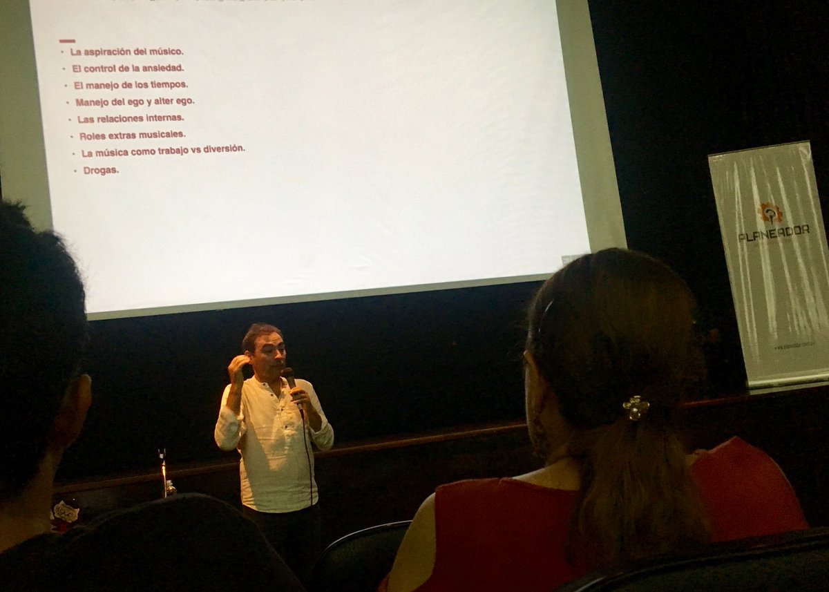 TheHubArtePY's tweet photo. “El capital del manager son sus redes de contacto” 😎🙌🏻👌🏻Gabriel Turielle - #workshop #managementmusical 🎧 #herramientas🇵🇾 @planeamusica @ccejs_py https://t.co/9dQfv06LjO