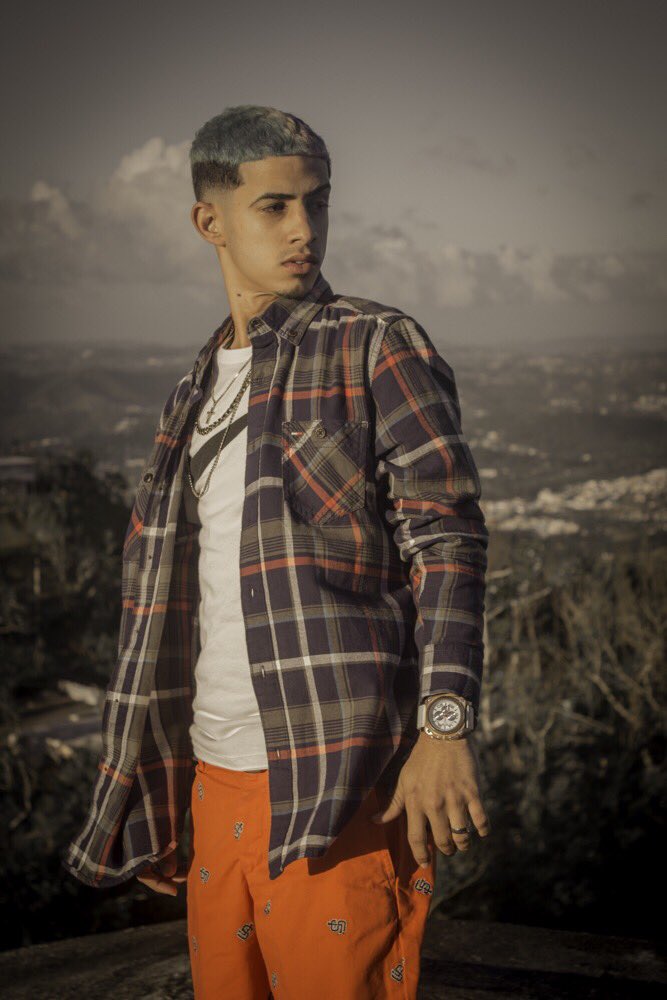 jandiazmusicpr's tweet image. yo no fronteo solo refresco memoria. #Despegando🚀 #weon🦉📽