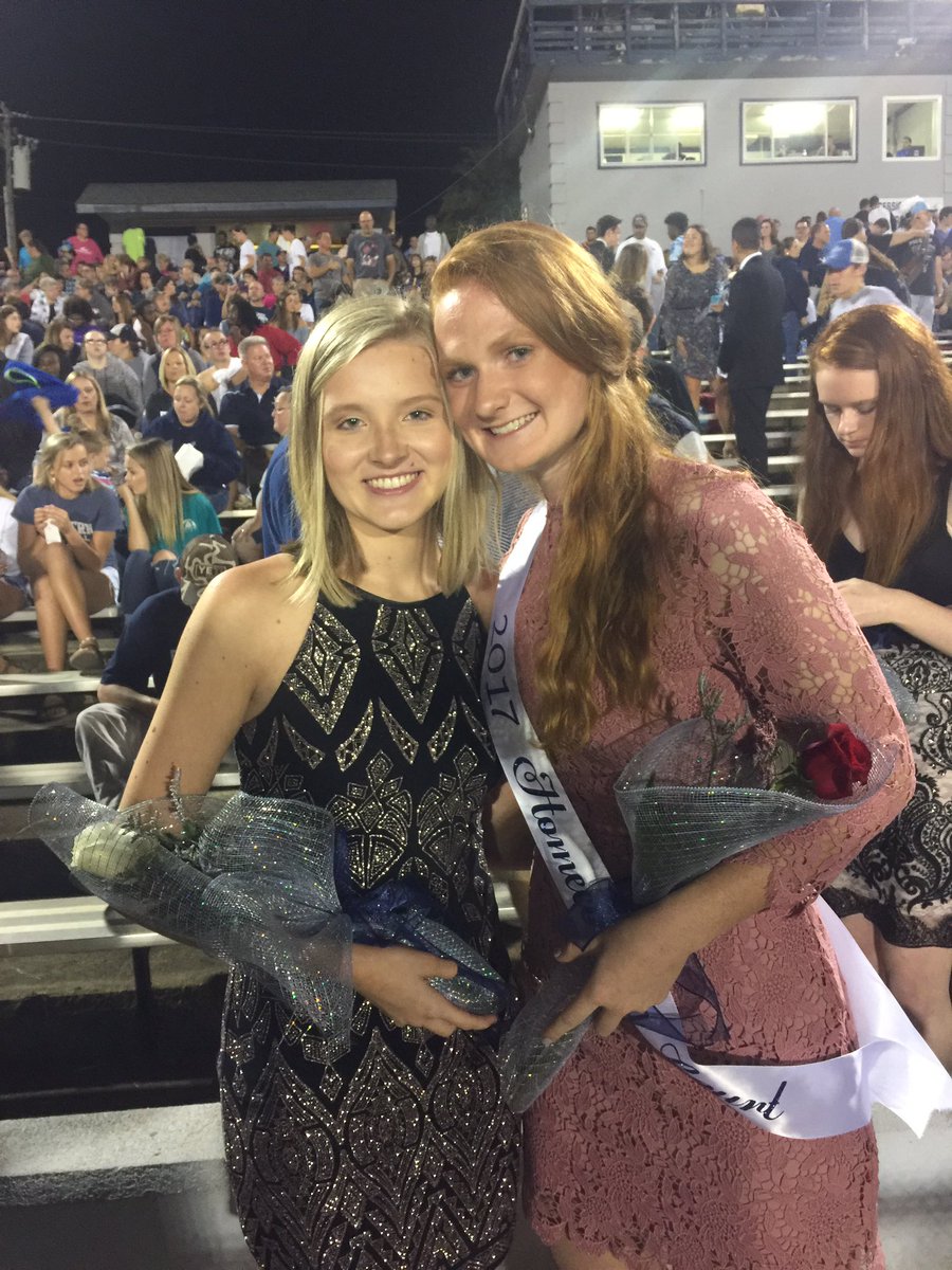 gigi_gauthier's tweet photo. happy birthday jess!! love you so much💗 #ufbound  @jessica_gornto https://t.co/fLAx9T7LHt