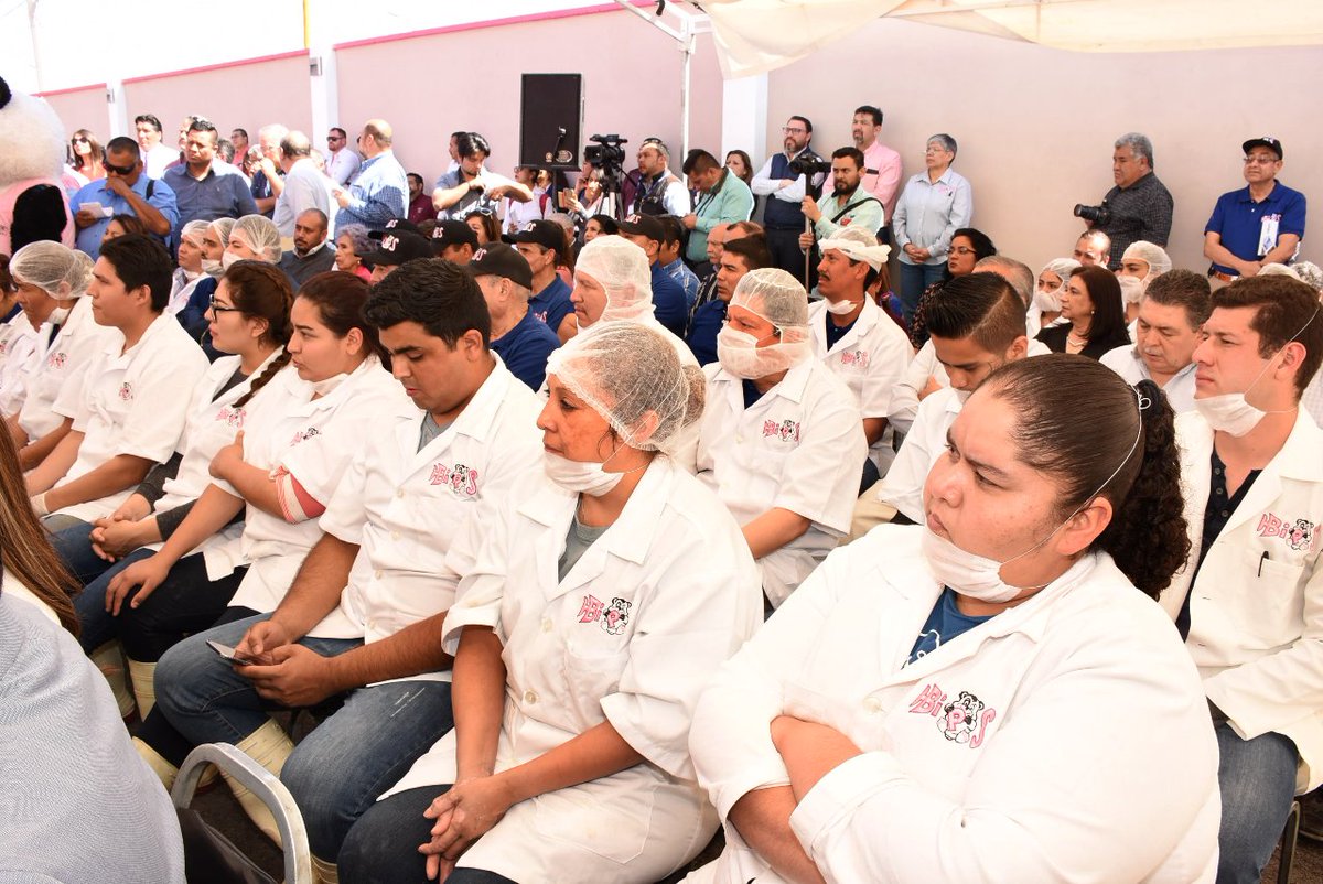 LetyHerreraAle's tweet photo. Un gusto acompañar al Gobernador José Rosas Aispuro Torres a la inauguración de la Fábrica de Helados Bips, reconociendo en la familia Ramos González su confianza por invertir y generar fuentes de empleo de calidad en beneficio de los gomezpalatinos. 
@AispuroDurango https://t.co/jxJOhVhL3d