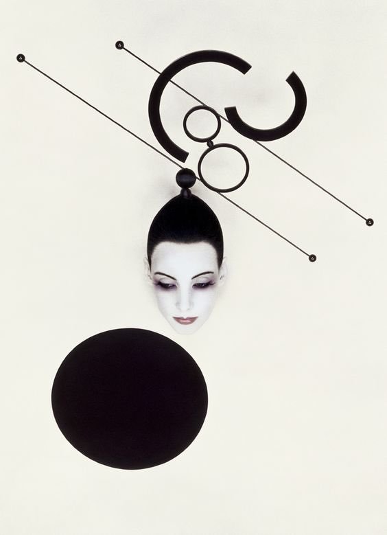 MoOuChItToO's tweet photo. Trouvaille ! @SophieL2980 😉#Kandinskystyle
📷 Serge Lutens https://t.co/UnLB1DvA0A