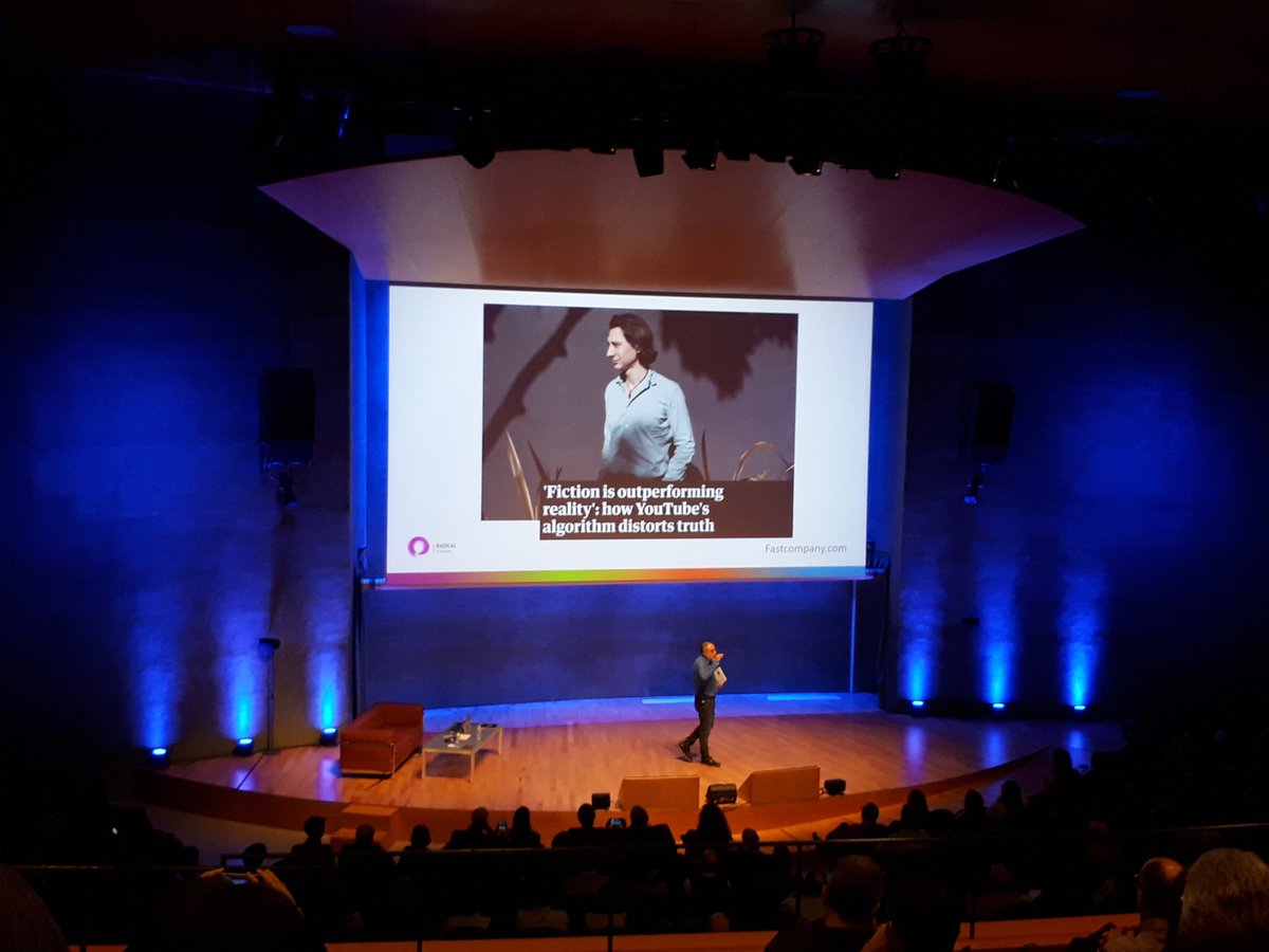 ssaramolina's tweet photo. @acornella y su anual #RadicalisNormal con las preguntas del futuro. ¿De qué hablaremos en 20 años? #Future https://t.co/6mZaFUK44t