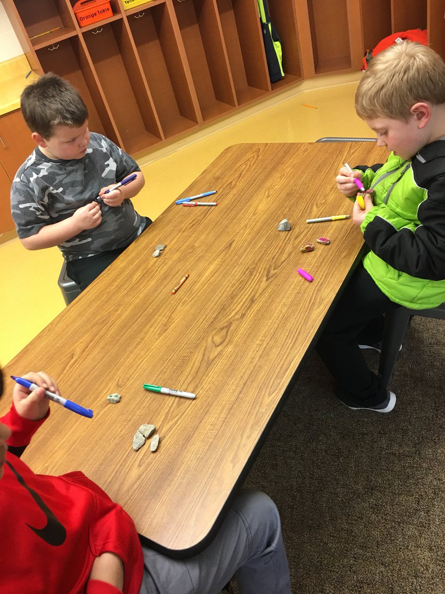 TeamBareMCE's tweet photo. We decorated rocks and spread them around outside this morning to spread Kindness! #kindnesschallenge @AHLHuskies https://t.co/TjMUA4w7wP
