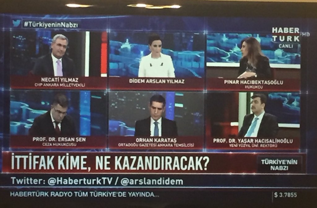 LenkaInsaat's tweet photo. konuşmacıların 2 si profosör 1 tanesi millet vekili. 80 milyona hitap ediyosun ulusal bir kanalda adamlar akıllı telefondan bilgi topluyu. kafalar yerde 😄😄😄😄 https://t.co/UASkIm7z0P