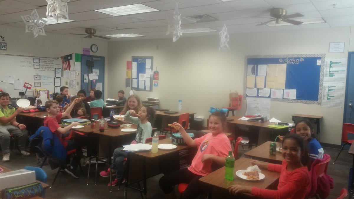 MsHadleyWISD's tweet photo. Some of our 5th Grade math students worked especially hard to earn a pizza party! Thank you CWM Construction for supporting our kids!  #CurtisKids #curtises #whywisd https://t.co/EN7fqrrAc1