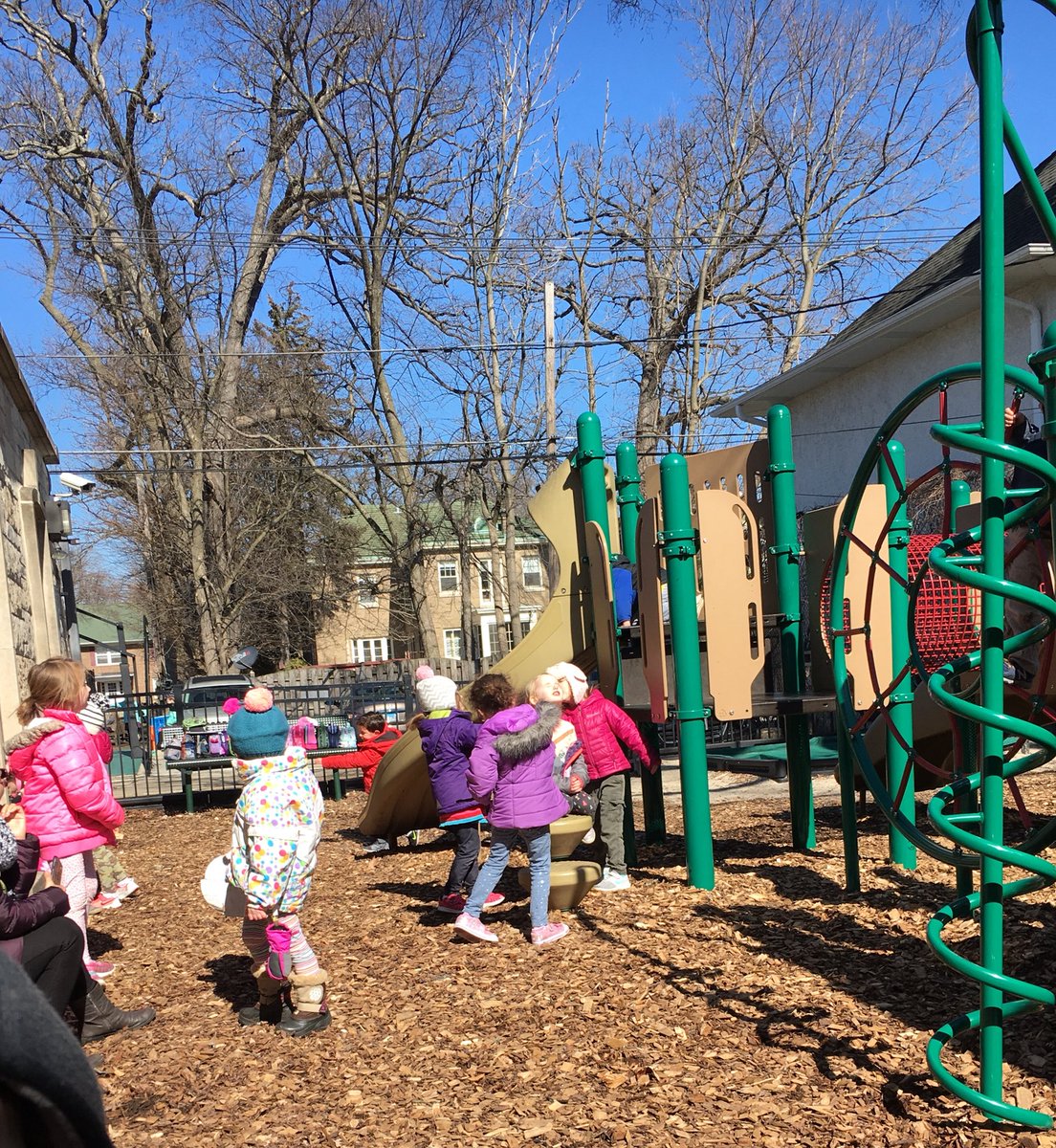 sfxkathysasso's tweet photo. Lunch Bunch @SFXWilmette enjoying this sunny Monday!! #funinthesun #loveasunnyday #freshairfun https://t.co/VlXZdgZbF8